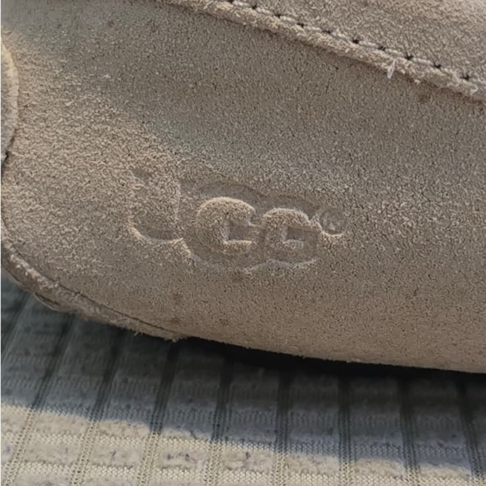 UGG Kids Tan Slippers with Sparkle Accents - Picture 8 of 16